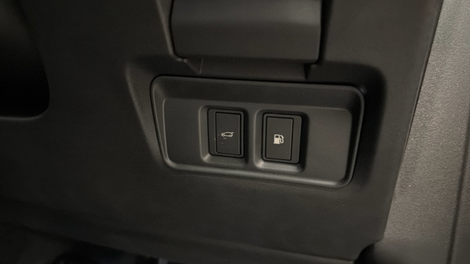 Land Rover Discovery Sport 1.5 P270e Metropolitan 5dr Auto [5 Seat] Station Wagon - Image 33